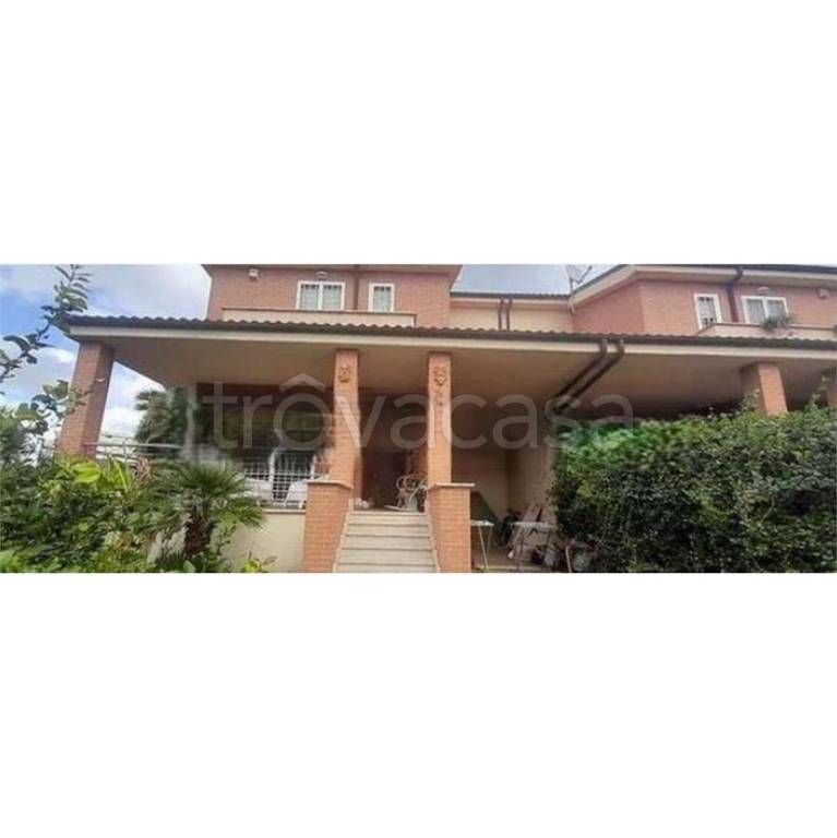 casa indipendente in vendita a Roma in zona Mezzocammino
