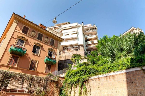 appartamento in vendita a Roma in zona Gianicolense