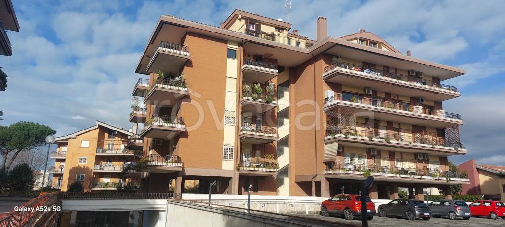appartamento in vendita a Roma in zona Casal Morena