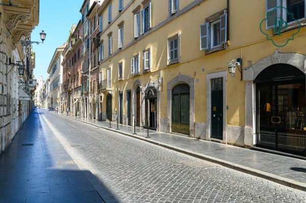 appartamento in vendita a Roma in zona Trevi-Colonna