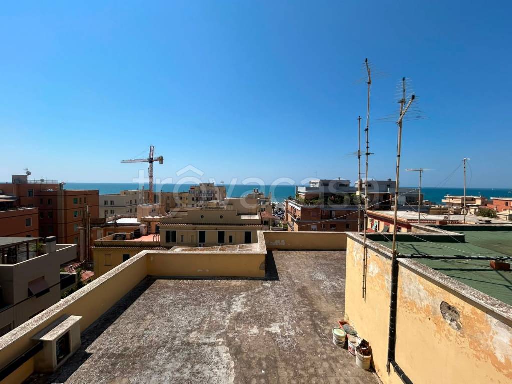 appartamento in vendita a Roma in zona Ostia