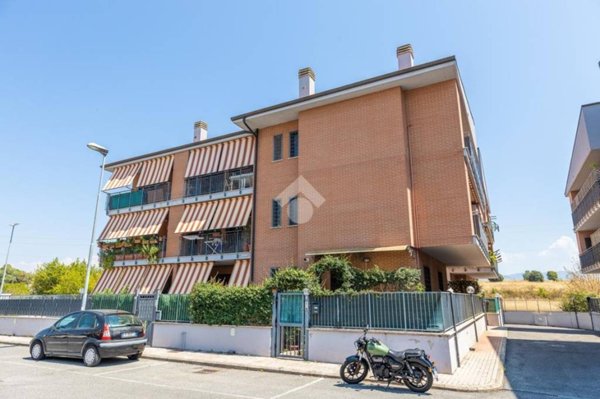 appartamento in vendita a Roma in zona Castelverde