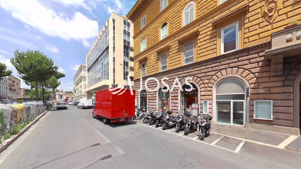 appartamento in vendita a Roma in zona Appio Latino
