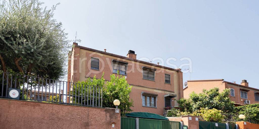 casa indipendente in vendita a Roma in zona Spinaceto