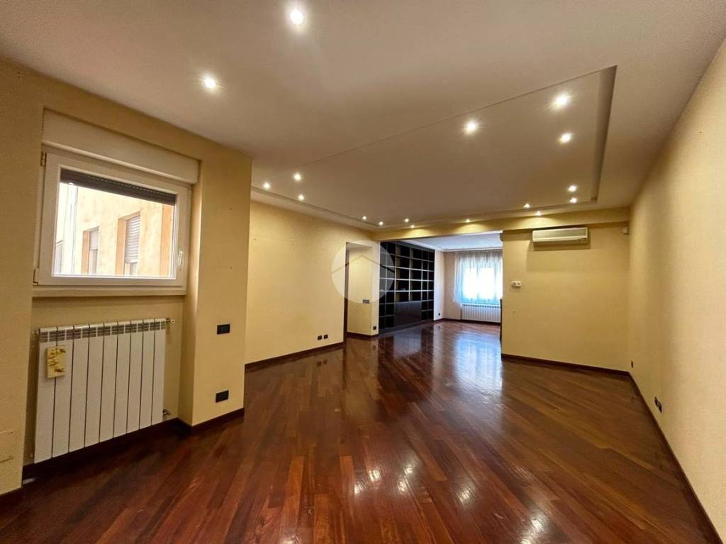 appartamento in vendita a Roma in zona Ostiense