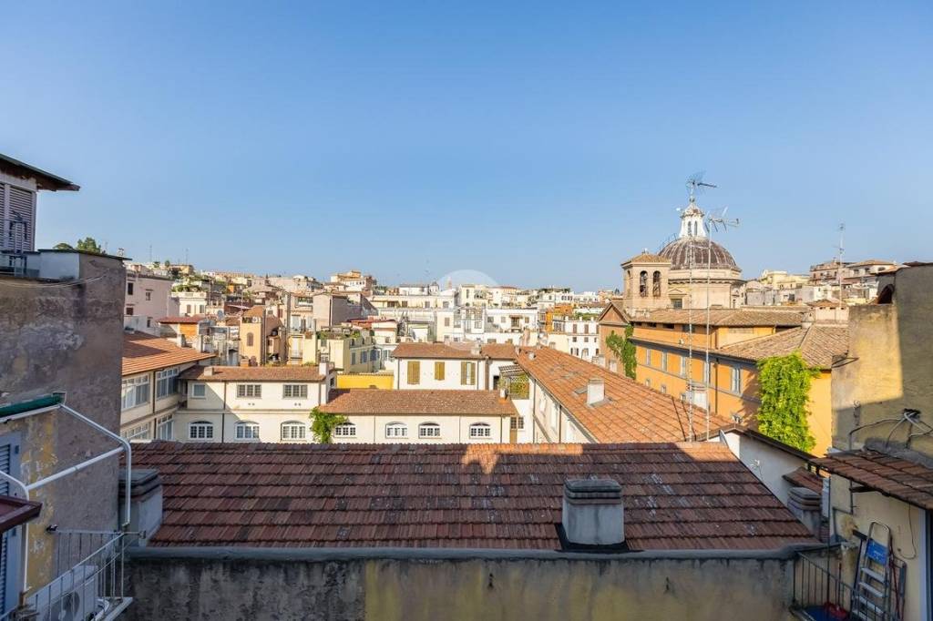 appartamento in vendita a Roma in zona Rione Monti/Campitelli