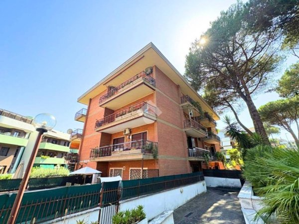appartamento in vendita a Roma in zona Mostacciano