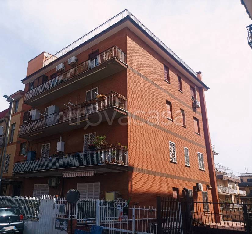 appartamento in vendita a Roma in zona Colle Prenestino