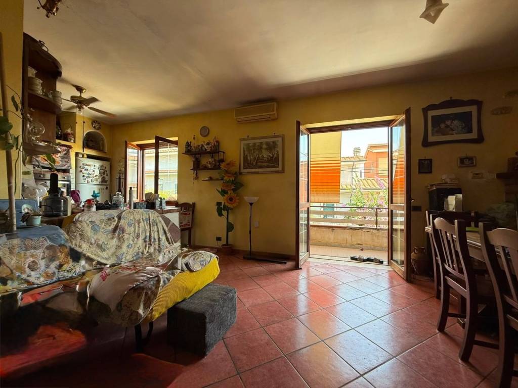 appartamento in vendita a Roma in zona Castelverde