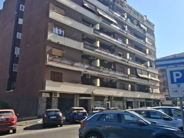 appartamento in vendita a Roma in zona Ostiense