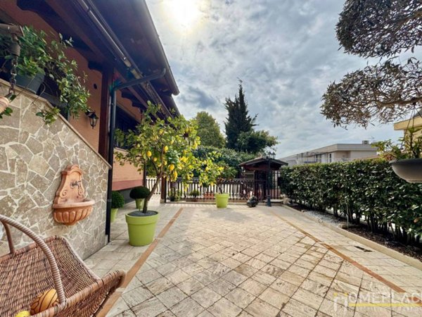 casa indipendente in vendita a Roma in zona Torre Maura