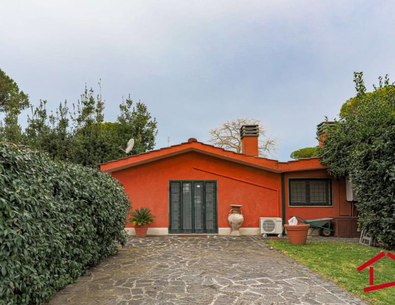 casa indipendente in vendita a Roma in zona Infernetto