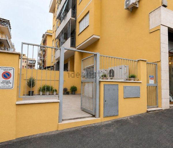appartamento in vendita a Roma in zona Appio Latino