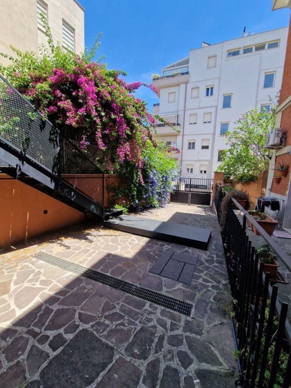 appartamento in vendita a Roma in zona Ostiense