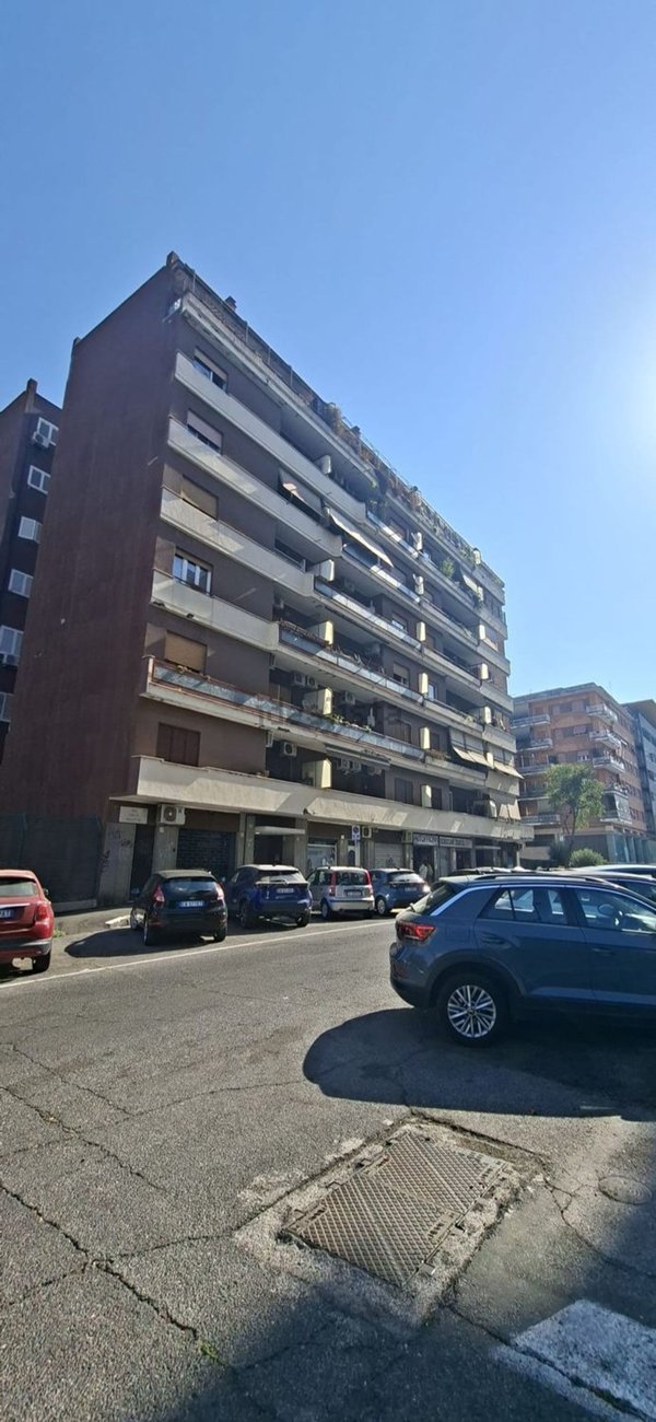 appartamento in vendita a Roma in zona Ostiense