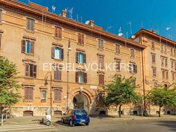 appartamento in vendita a Roma in zona Tuscolano