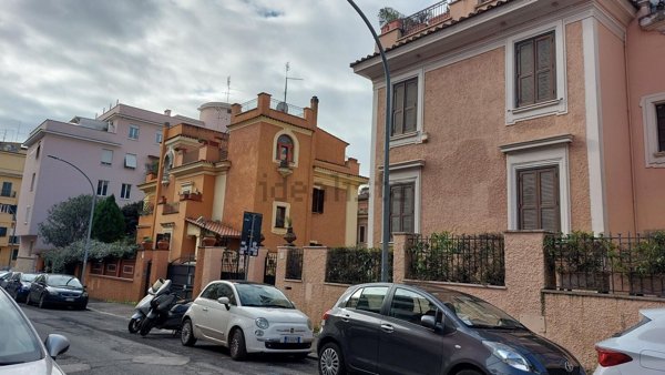 casa indipendente in vendita a Roma in zona Tuscolano