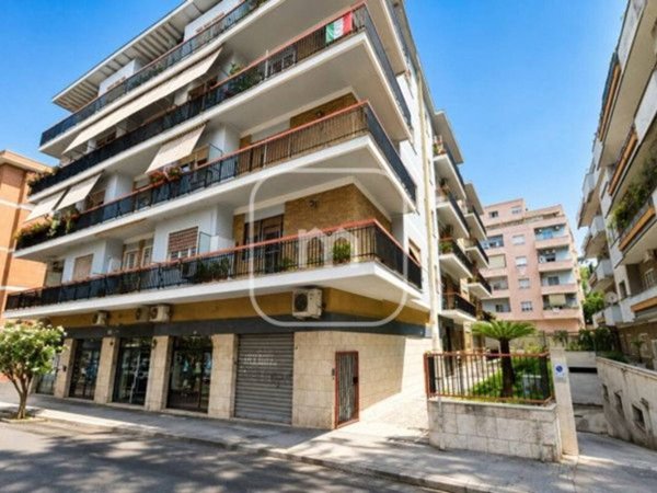 appartamento in vendita a Roma in zona Ardeatino