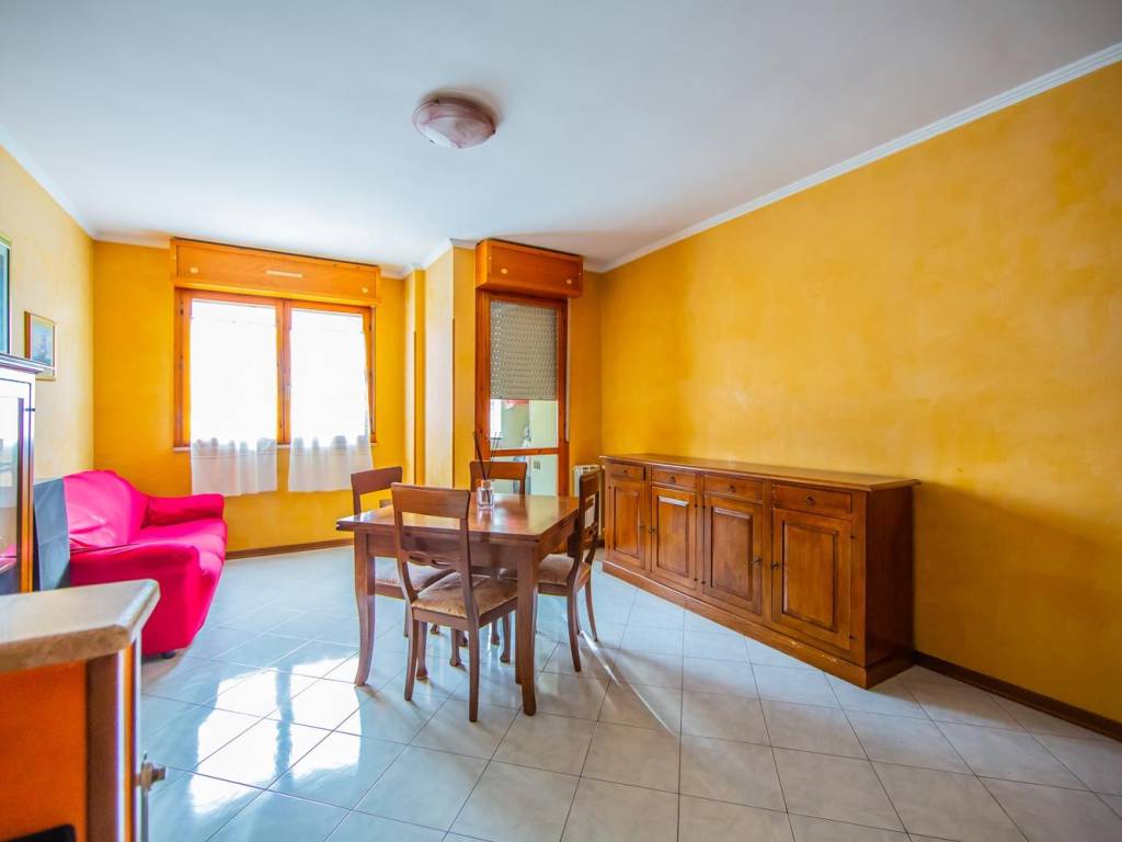 appartamento in vendita a Roma in zona Torre Angela