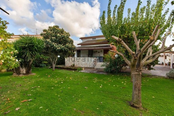 casa indipendente in vendita a Roma in zona Infernetto