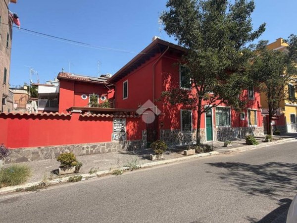 appartamento in vendita a Roma in zona Appio Claudio