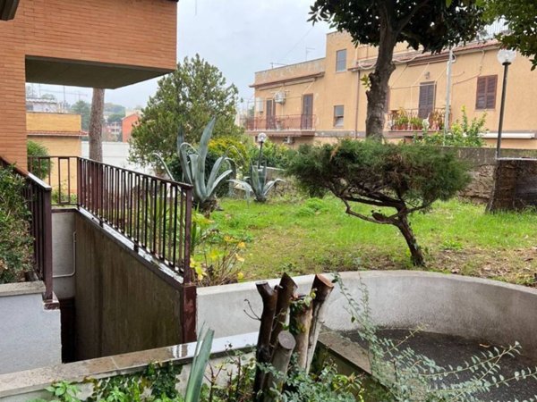 ufficio in vendita a Roma in zona La Pisana