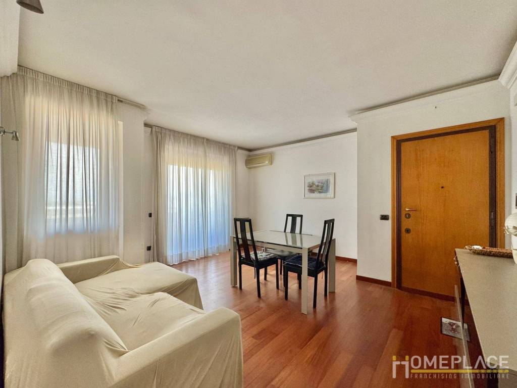 appartamento in vendita a Roma in zona Appio Claudio