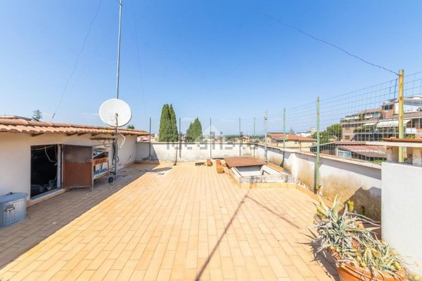 appartamento in vendita a Roma in zona Tomba di Nerone