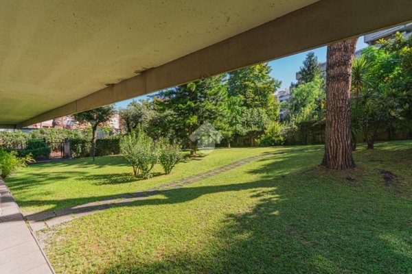 appartamento in vendita a Roma in zona EUR