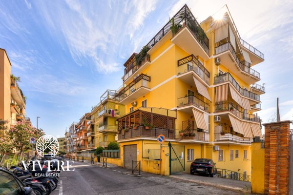 locale commerciale in vendita a Roma