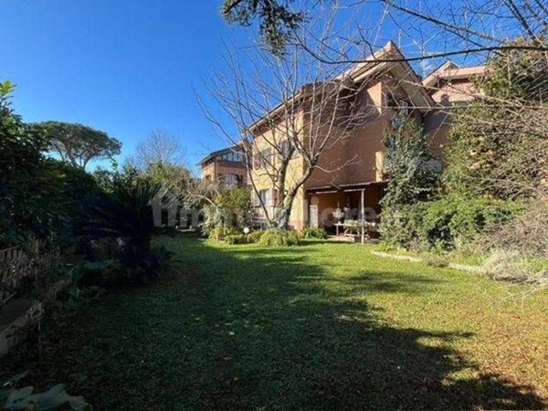 casa indipendente in vendita a Roma in zona Axa