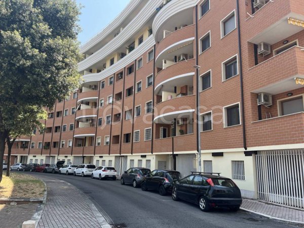 appartamento in vendita a Roma in zona Casal Monastero