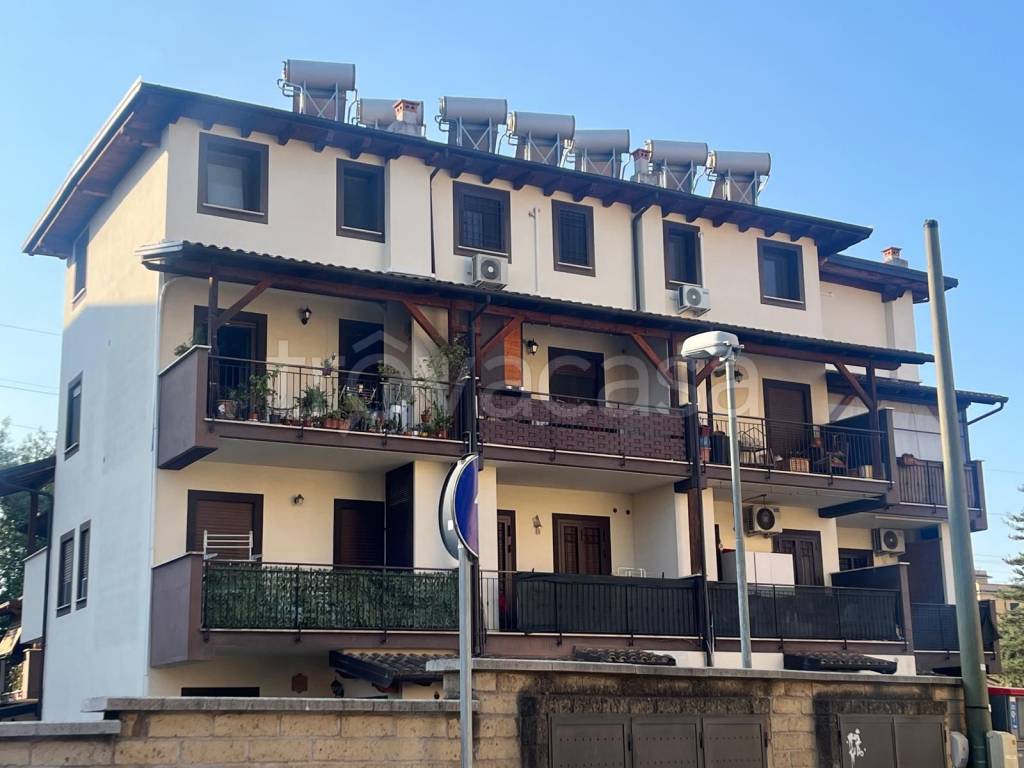 appartamento in vendita a Roma in zona Selva Candida