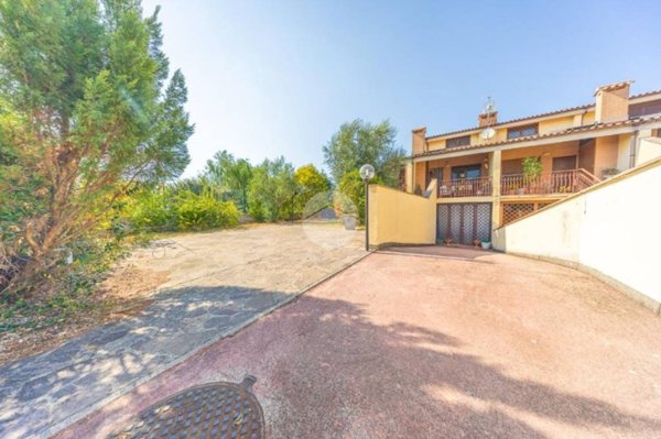 casa indipendente in vendita a Roma in zona Lunghezza