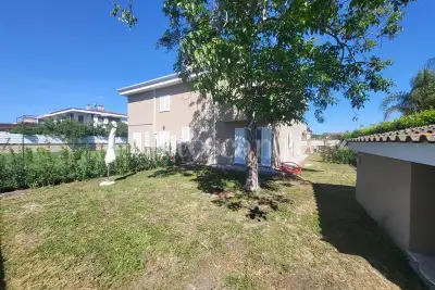 casa indipendente in vendita a Roma