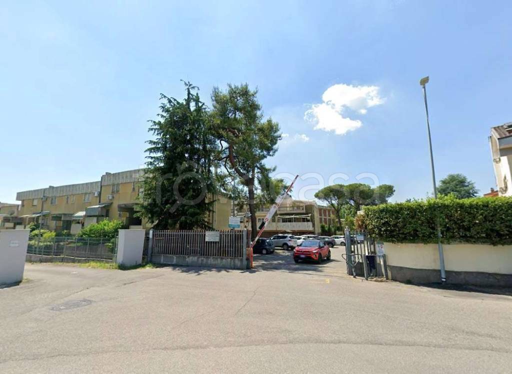 appartamento in vendita a Roma in zona Torre Gaia