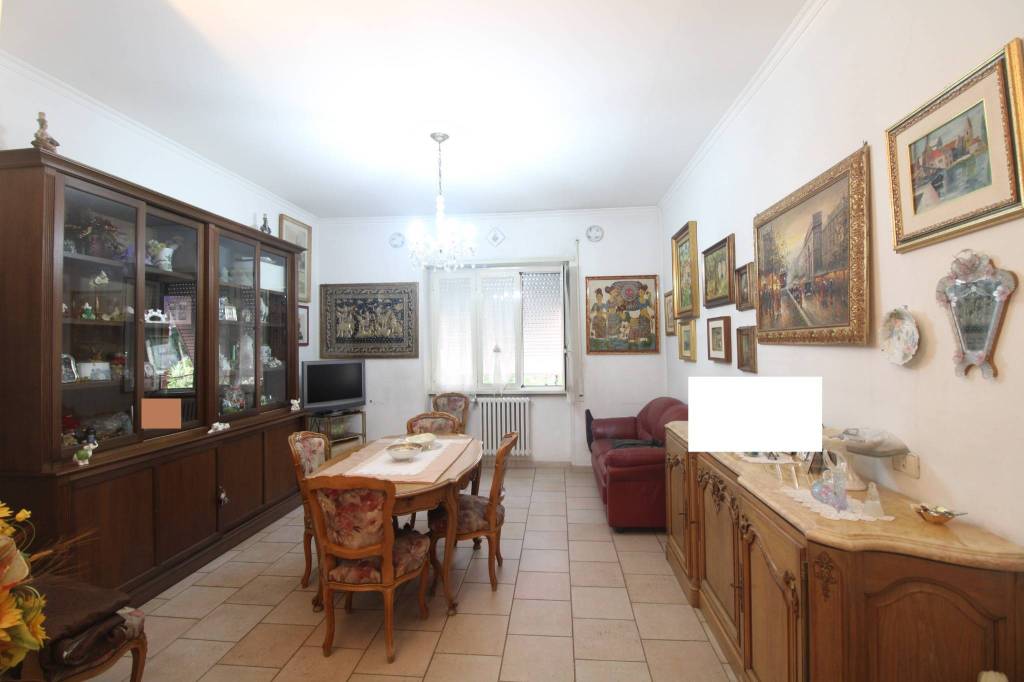 appartamento in vendita a Roma in zona Torre Spaccata