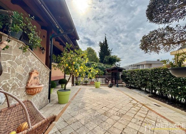casa indipendente in vendita a Roma in zona Torre Maura