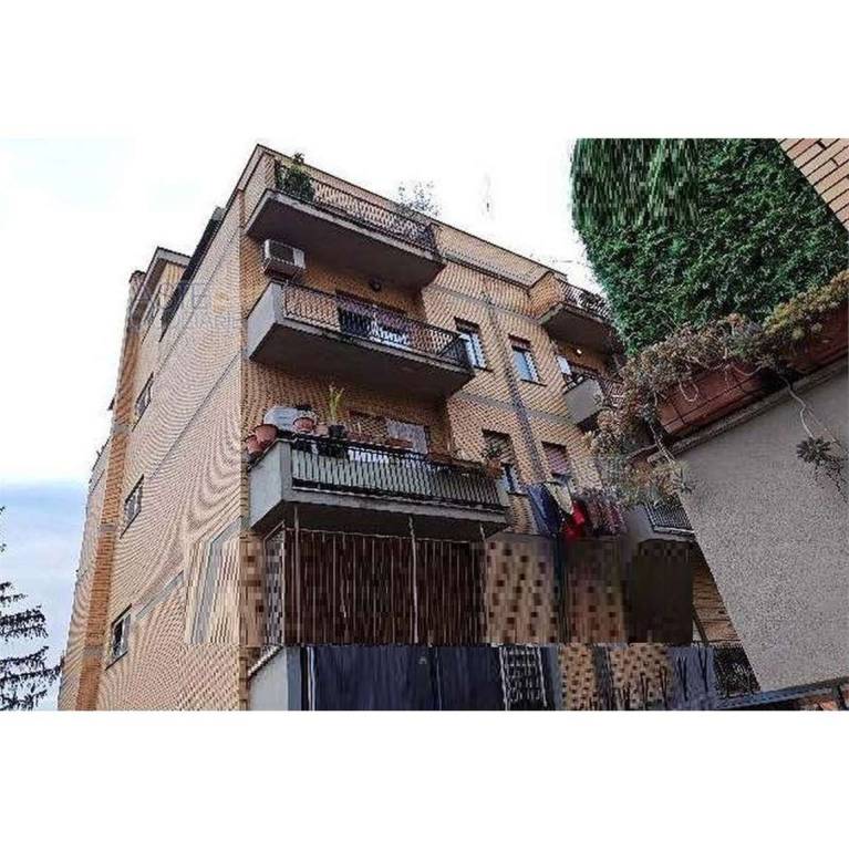 appartamento in vendita a Roma in zona Tomba di Nerone