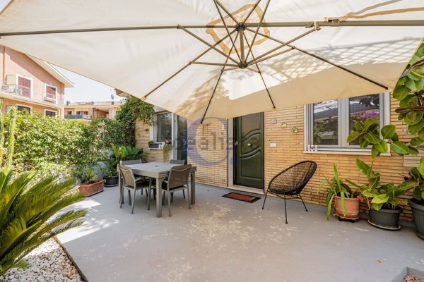 appartamento in vendita a Roma in zona Appio Pignatelli