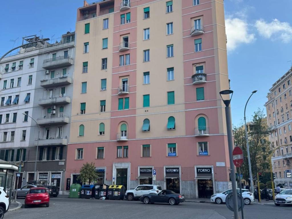 appartamento in vendita a Roma in zona Appio Latino