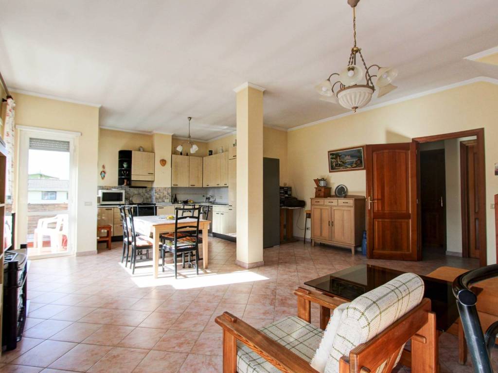 appartamento in vendita a Roma in zona Acilia