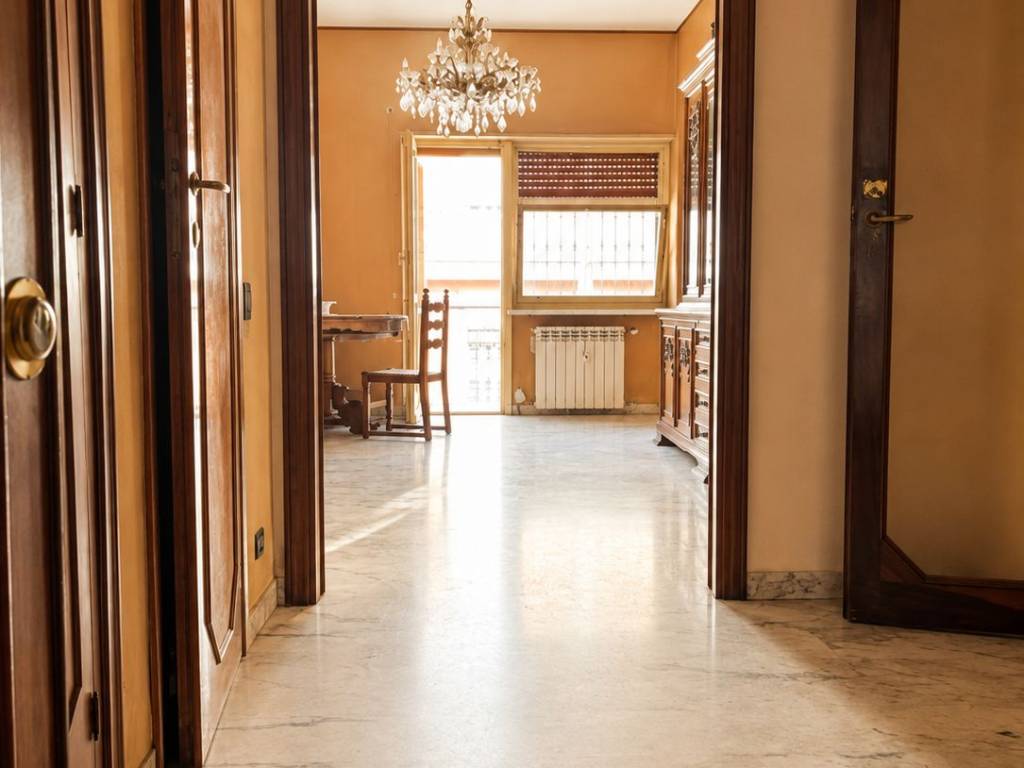 appartamento in vendita a Roma in zona Appio Claudio