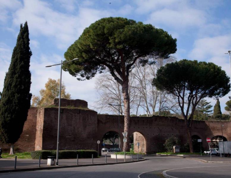 appartamento in vendita a Roma in zona Appio Latino