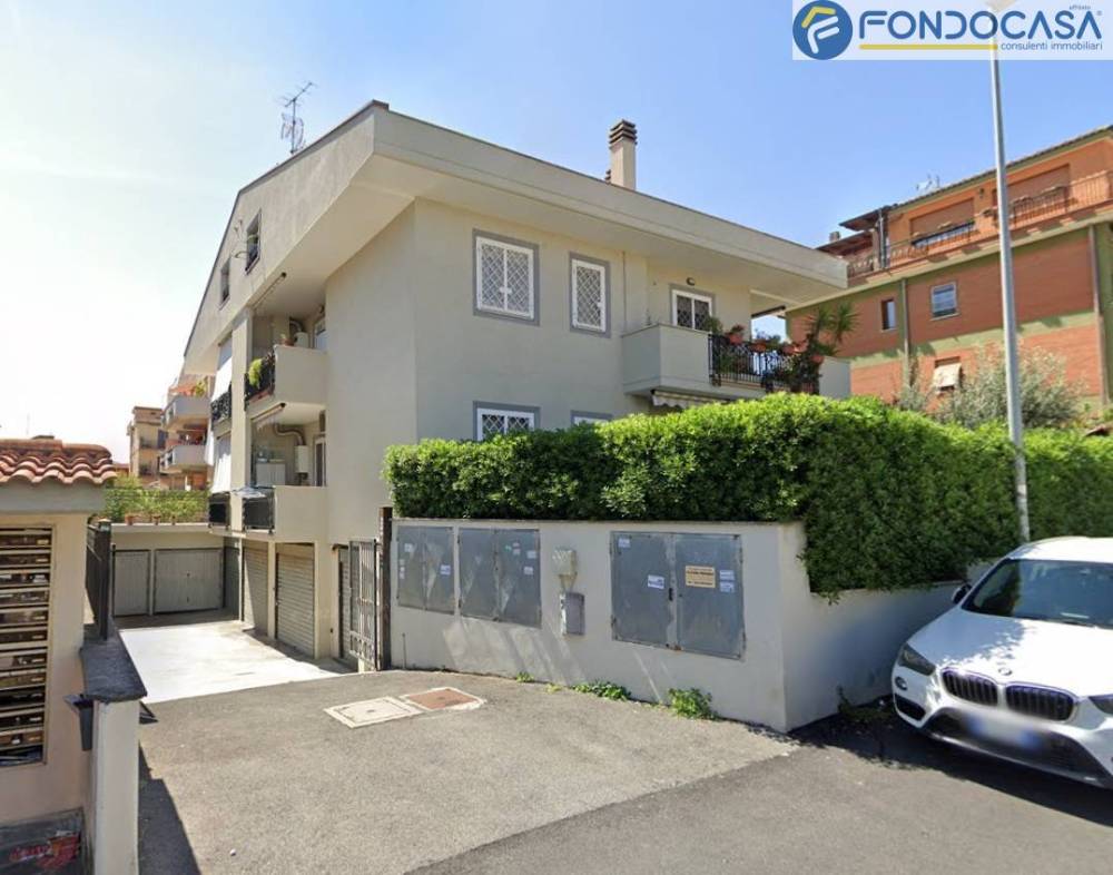 appartamento in vendita a Roma in zona Finocchio