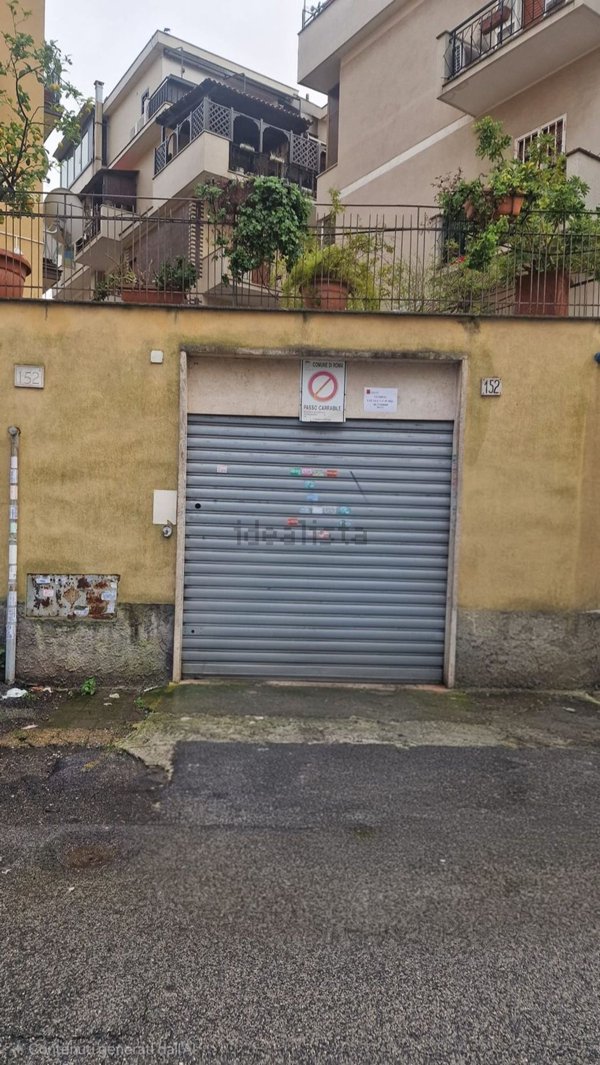 locale commerciale in vendita a Roma