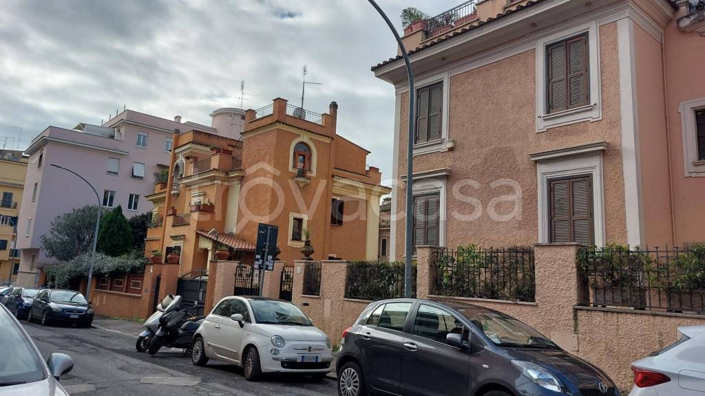 casa indipendente in vendita a Roma in zona Tuscolano