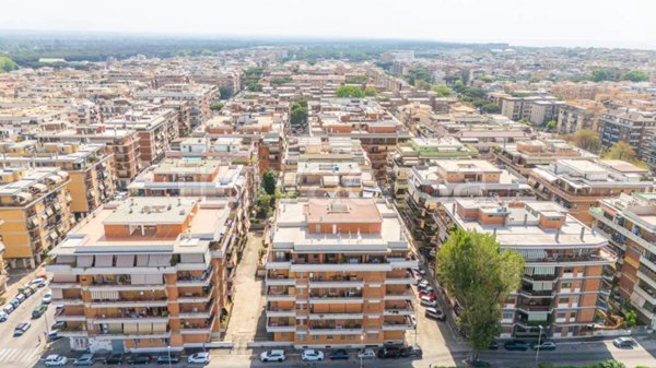 appartamento in vendita a Roma in zona Ostia
