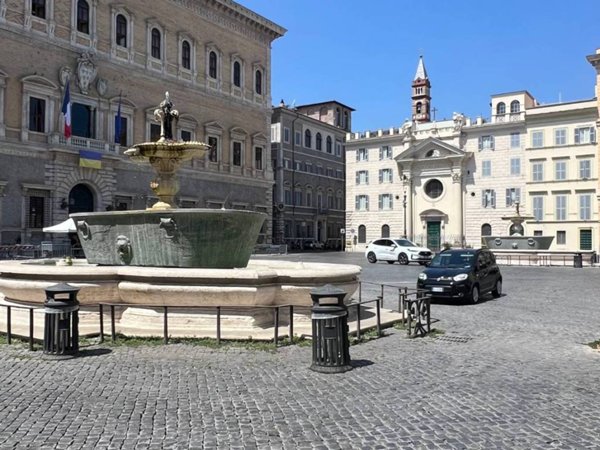 appartamento in vendita a Roma in zona Rione Regola