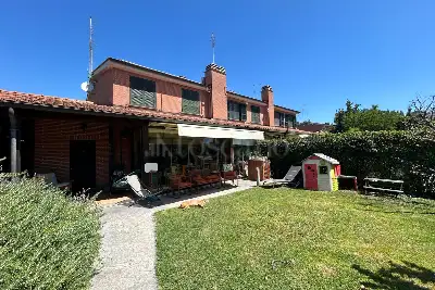 casa indipendente in vendita a Roma in zona Infernetto